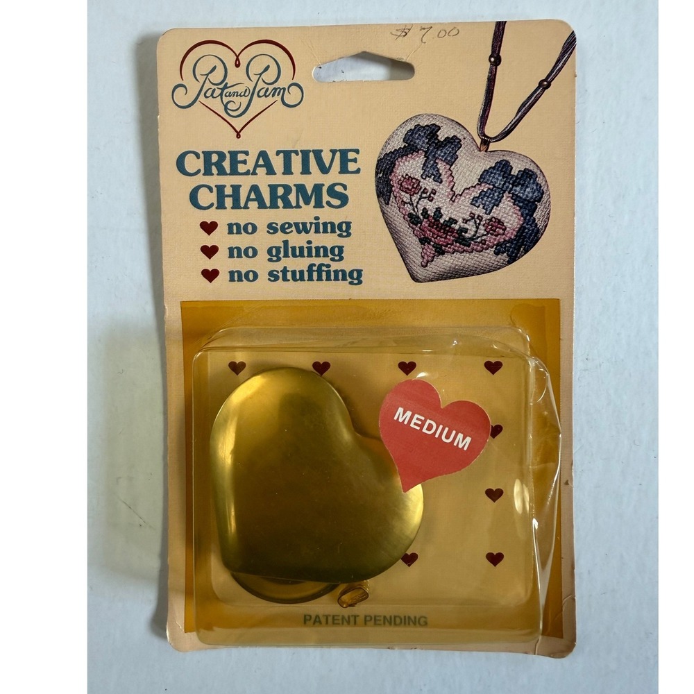 VTG Pat and Pam Creative Charms Medium Gold Heart Needlework Craft Kit